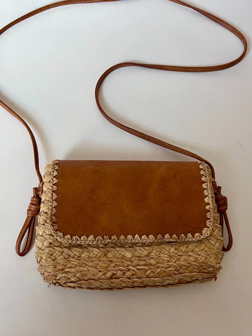 Universal Thread Straw Flap Knotted Crossbody Purse